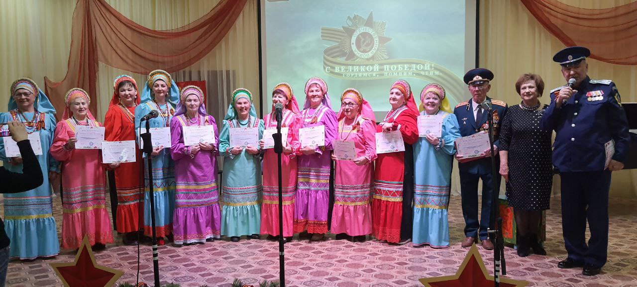 Выступление ансамбля "Акуловские зори" Выступление ансамбля "Акуловские зори"